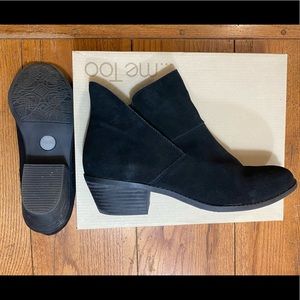 Women’s Me Too Black Suede Booties